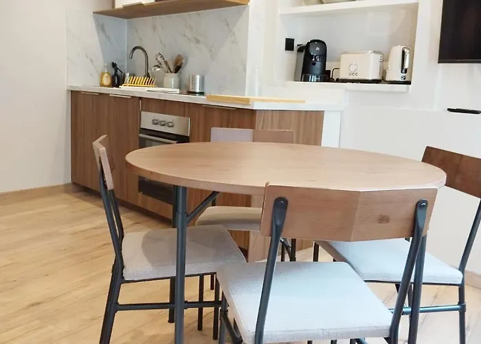 Les Cigognes De - Centre & Garage Velo * Barr